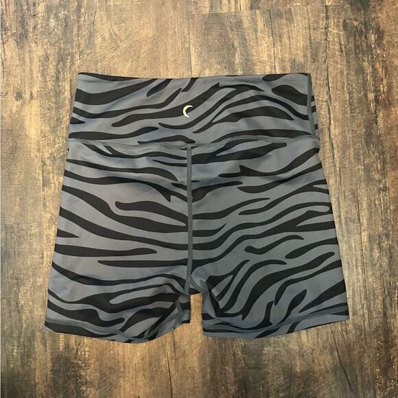 Zyia Shorts   - Picture 3 of 3